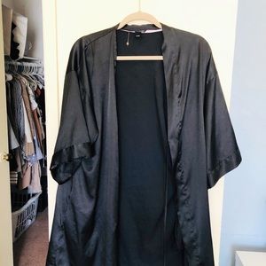 VS black robe